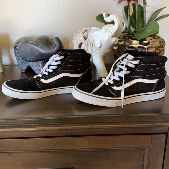 Vans size 7 youth, fits like a roomy 8 in women’s - Picture 2 of 4